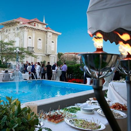 Hotel Vittoria เปซาโร สิ่งอำนวยความสะดวก รูปภาพ The Villa's pool