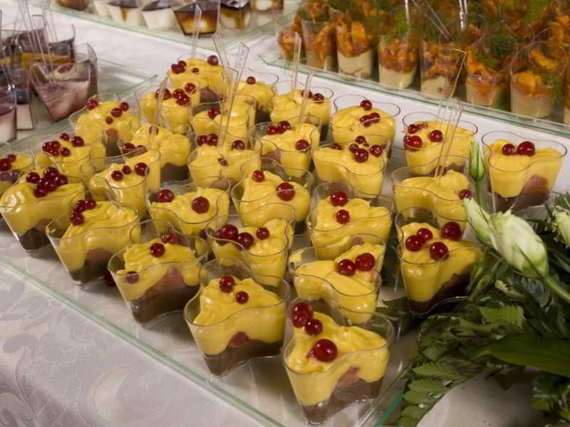 Hotel Vittoria เปซาโร ภายนอก รูปภาพ A selection of desserts