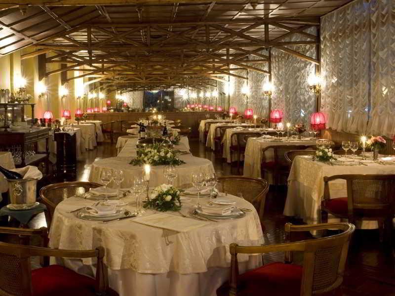Hotel Vittoria เปซาโร ภายนอก รูปภาพ The restaurant