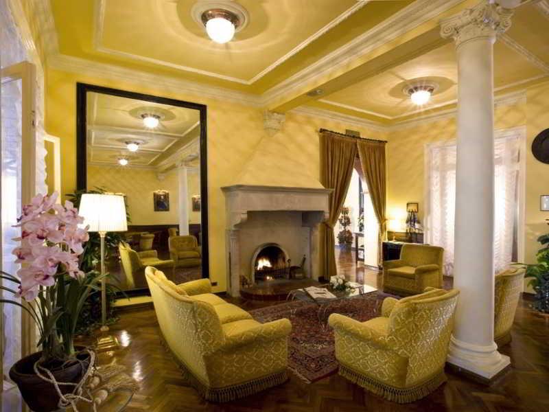 Hotel Vittoria เปซาโร ภายนอก รูปภาพ The lobby of the hotel