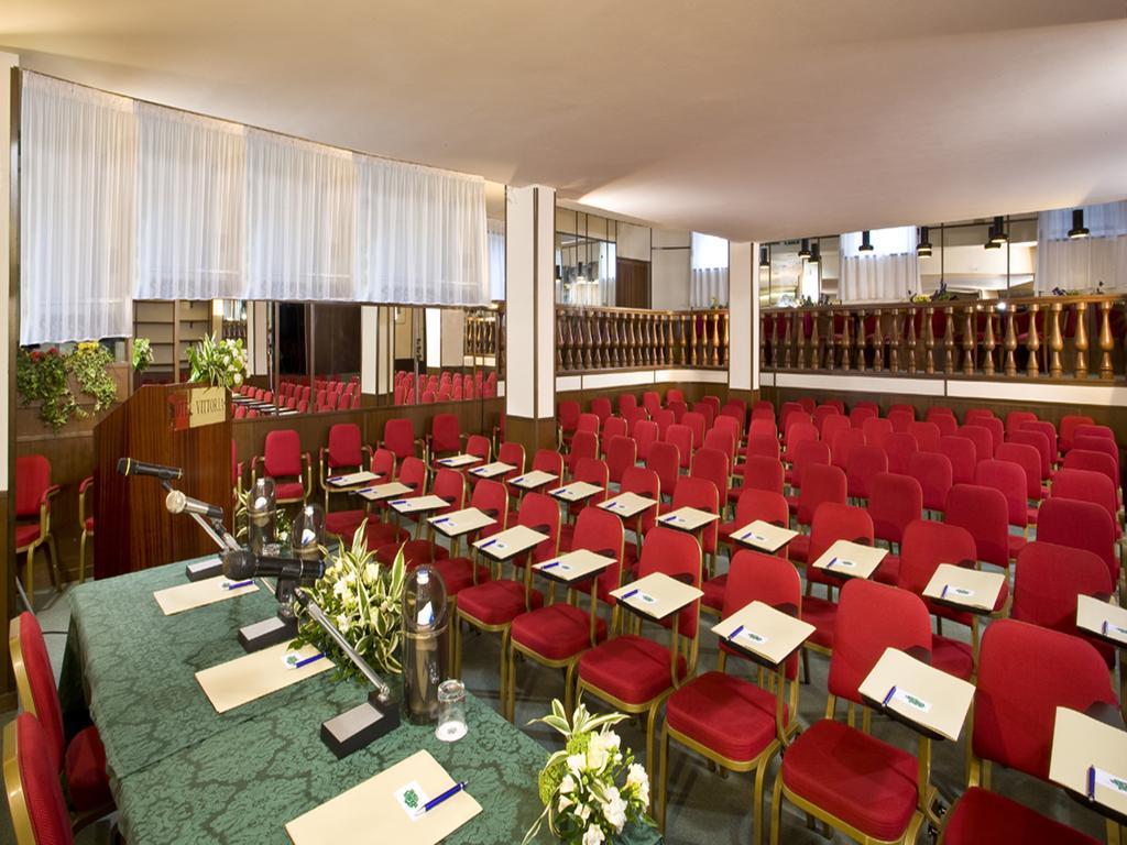 Hotel Vittoria เปซาโร ภายนอก รูปภาพ The main conference room
