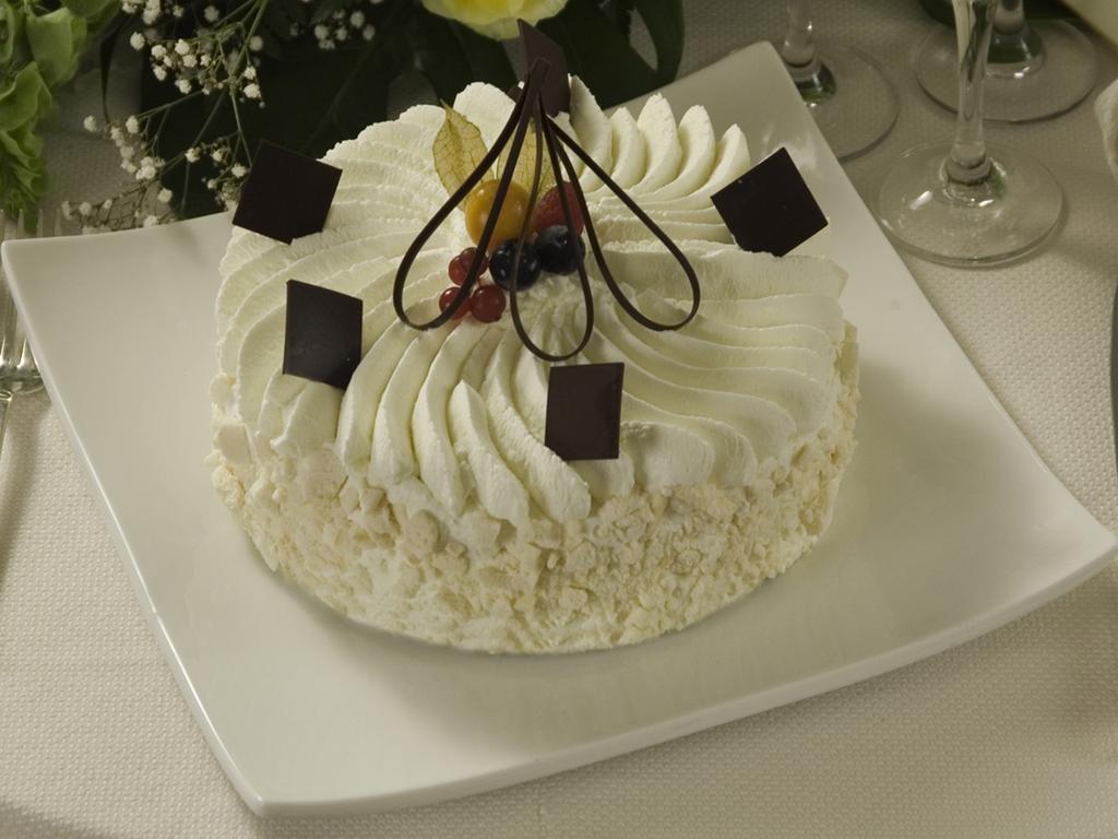 Hotel Vittoria เปซาโร ภายนอก รูปภาพ A cassata