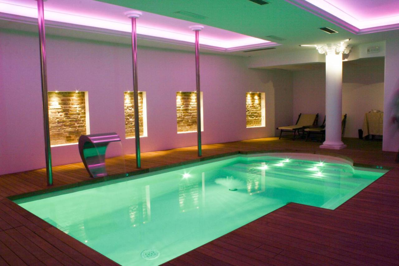 Hotel Vittoria เปซาโร ภายนอก รูปภาพ The spa at the Hotel